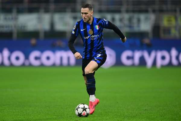 尤文错失泽林斯基内幕曝光:拒赴那不勒斯宿敌,转投国米获450万欧年薪 尤文错失泽林斯基内幕曝光:拒赴那不勒斯宿敌,转投国米获450万欧年薪