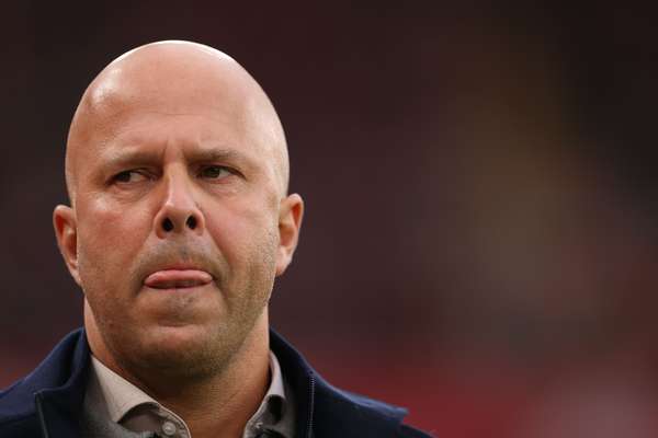 斯洛特：维拉强势反弹为榜样 红军需以团结破局