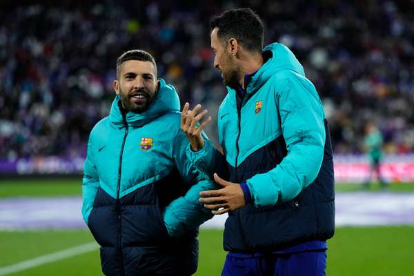 传奇落幕！布斯克茨981场37冠 阿尔巴804场22冠完美收官